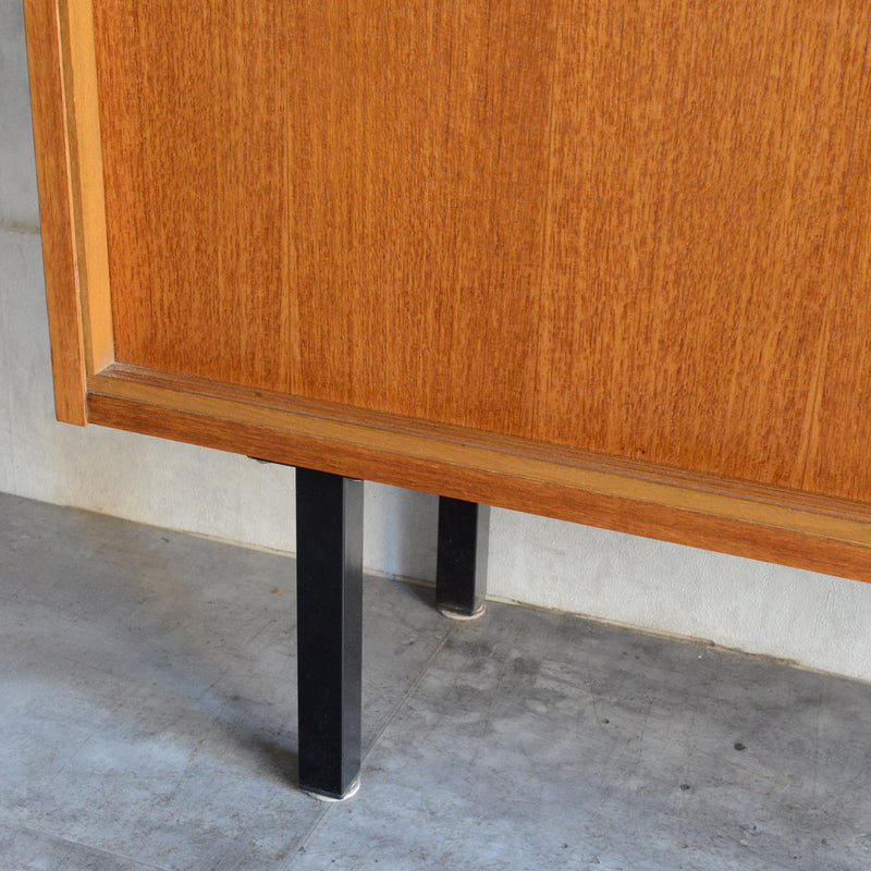 ドイツヴィンテージ　HILKER チークキャビネット(アイアンレッグ）