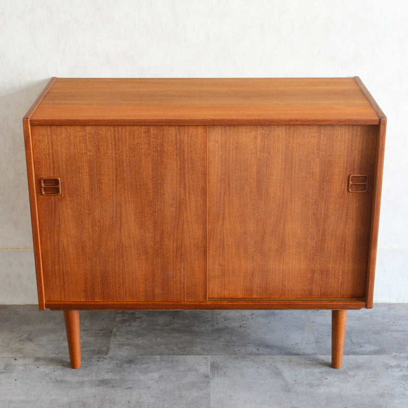 デンマーク ヴィンテージ　チーク キャビネット5-66