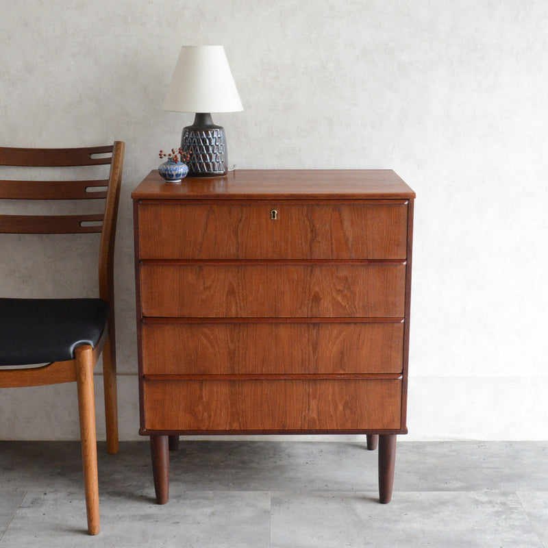 デンマークヴィンテージ  チーク ４段チェスト 8-64