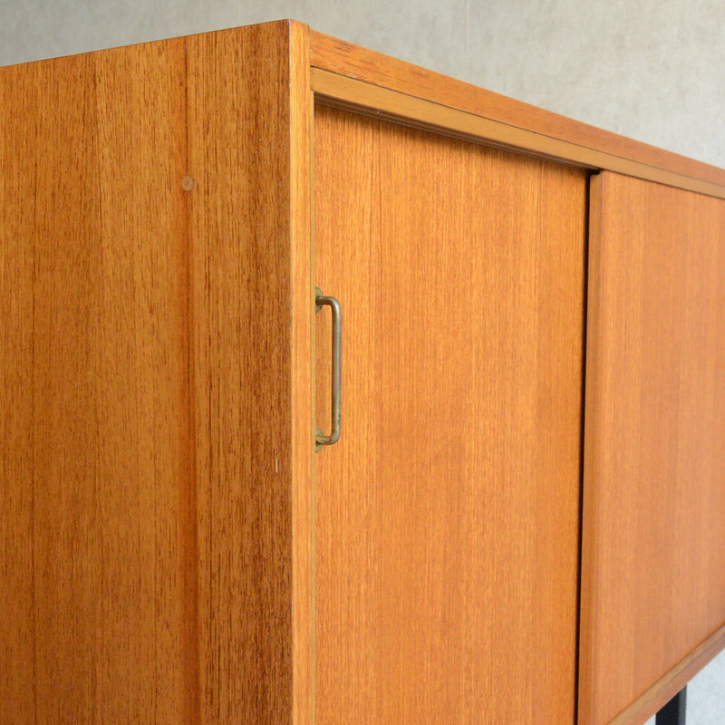 ドイツヴィンテージ　HILKER チークキャビネット(アイアンレッグ）