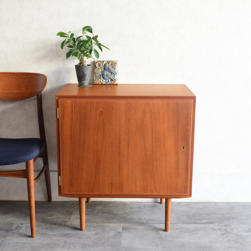 Poul Hundevad デンマークヴィンテージ　 キャビネット(鍵付）5-170