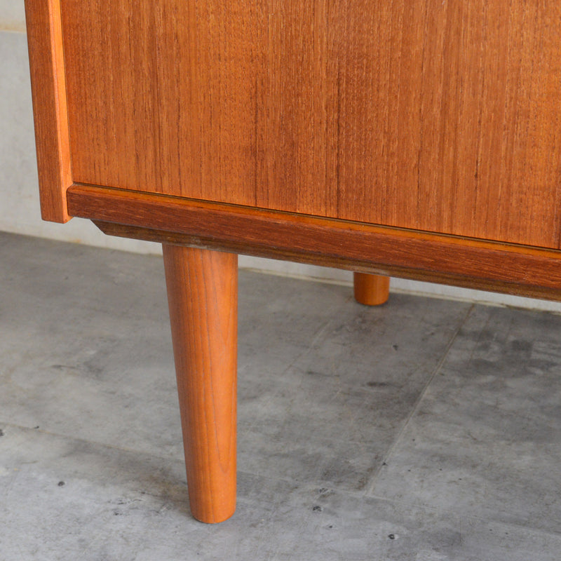 デンマーク ヴィンテージ　チーク キャビネット5-66