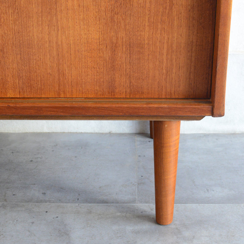 デンマーク ヴィンテージ　チーク キャビネット5-66