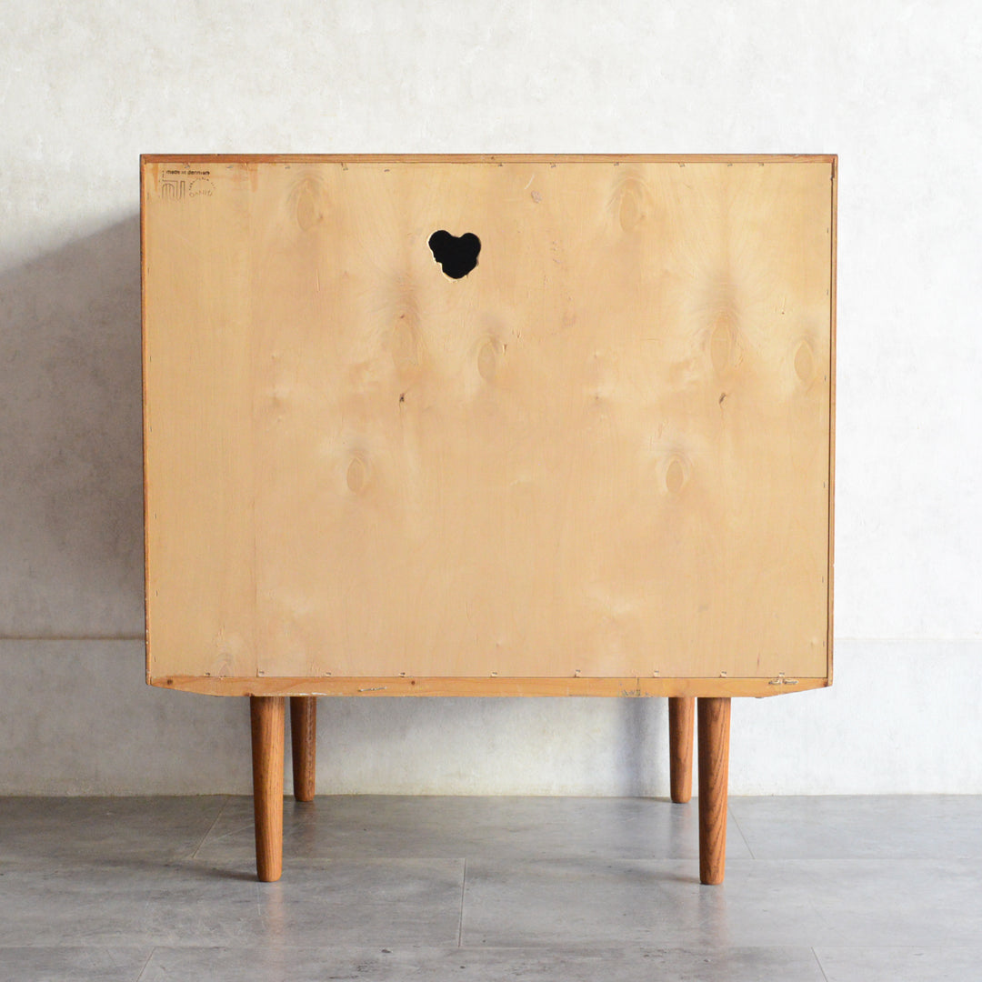 Poul Hundevad デンマークヴィンテージ　 キャビネット(鍵付）5-170