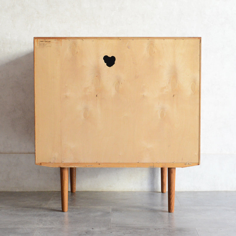 Poul Hundevad デンマークヴィンテージ　 キャビネット(鍵付）5-170