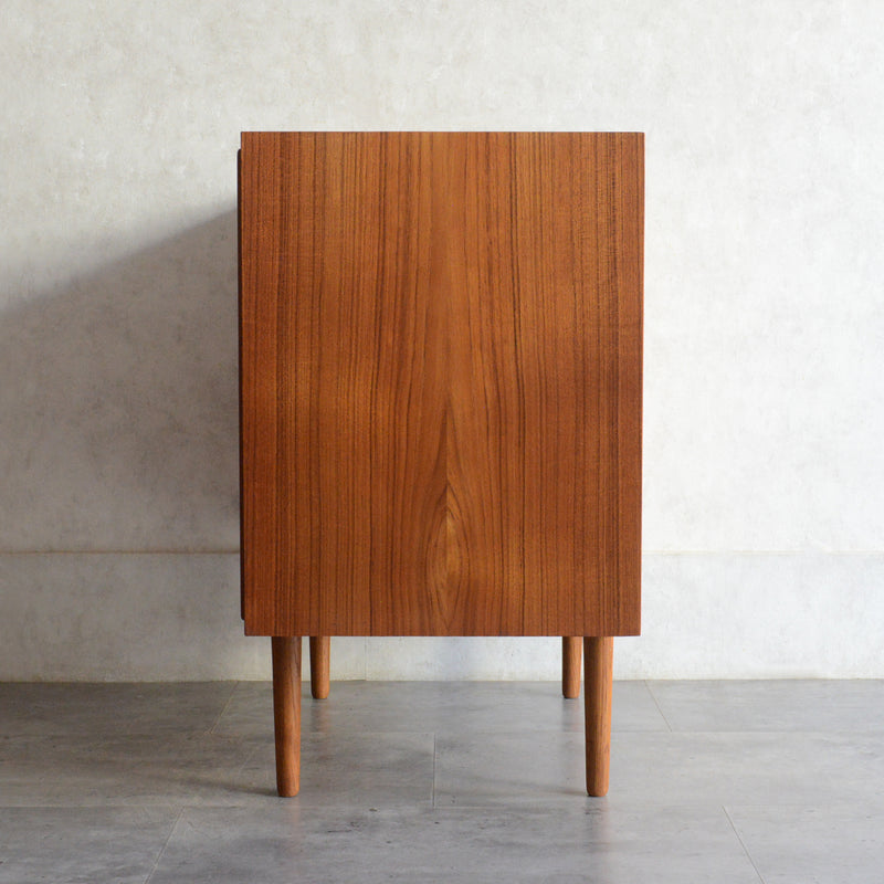 Poul Hundevad デンマークヴィンテージ　 キャビネット(鍵付）5-170