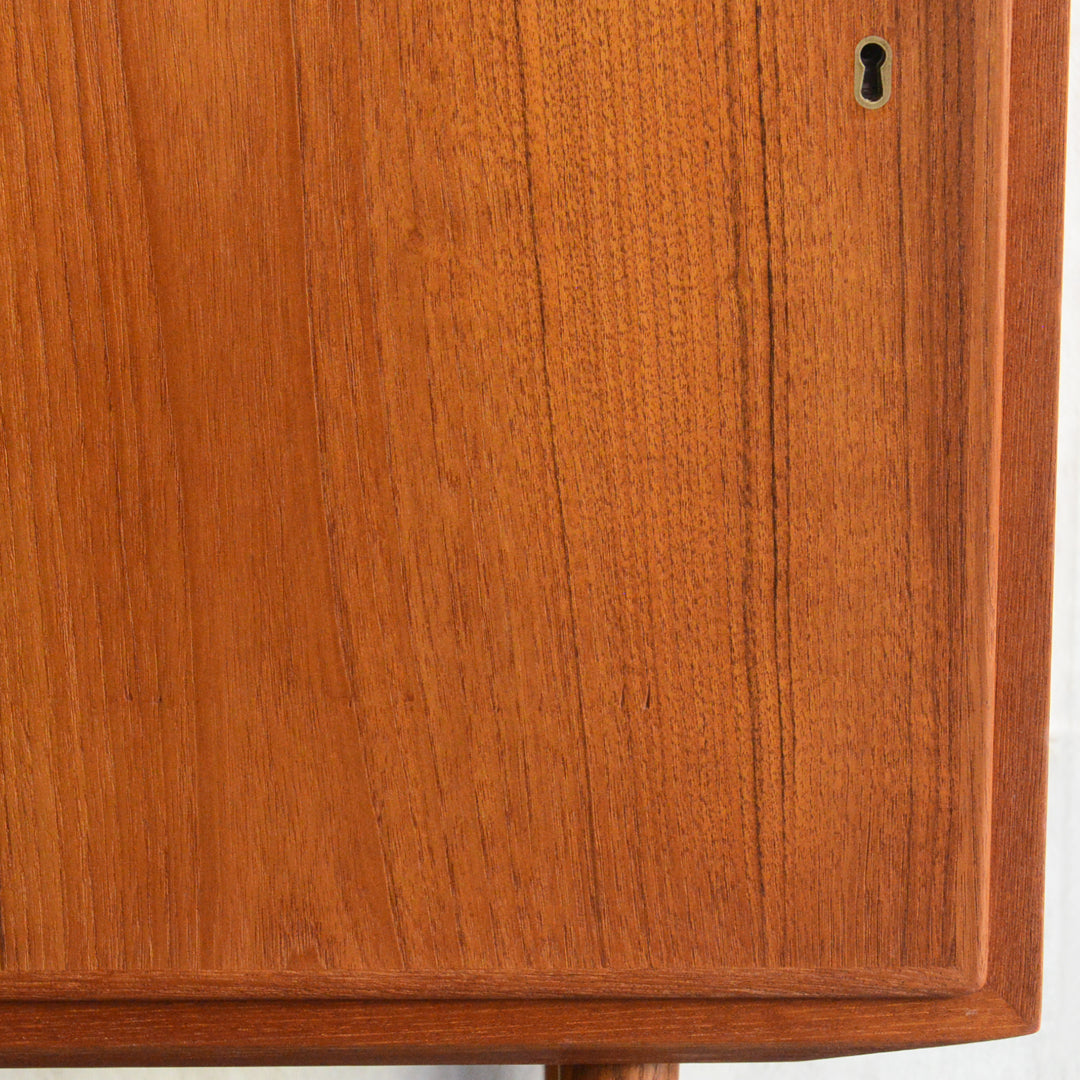 Poul Hundevad デンマークヴィンテージ　 キャビネット(鍵付）5-170