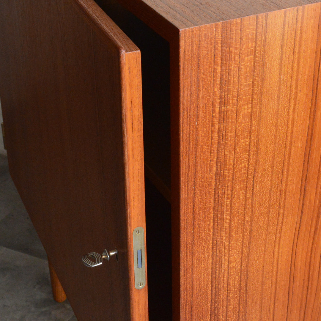 Poul Hundevad デンマークヴィンテージ　 キャビネット(鍵付）5-170