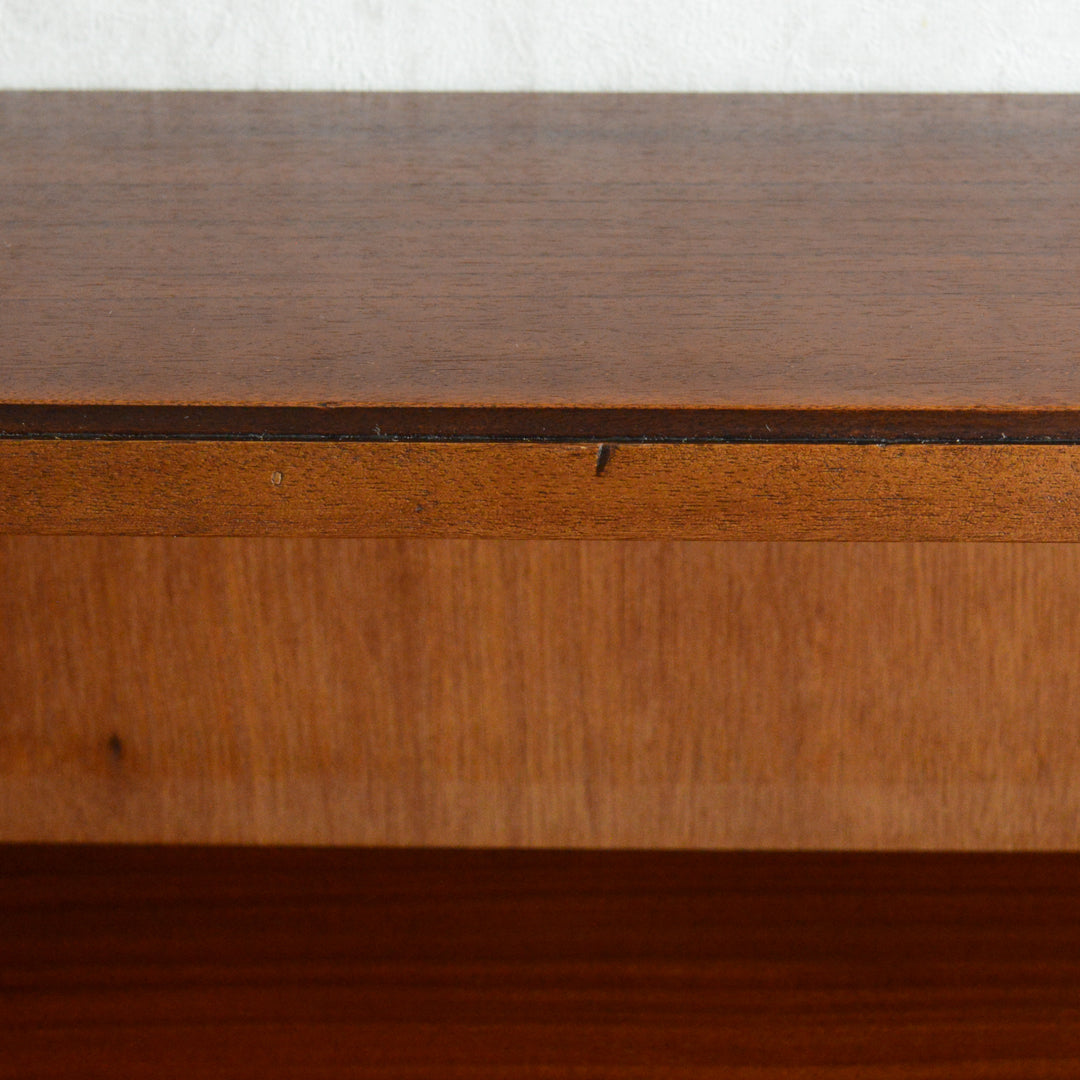 Jentique  ジェンティーク　抽斗付きガラスキャビネット 72(天板剥離再塗装）