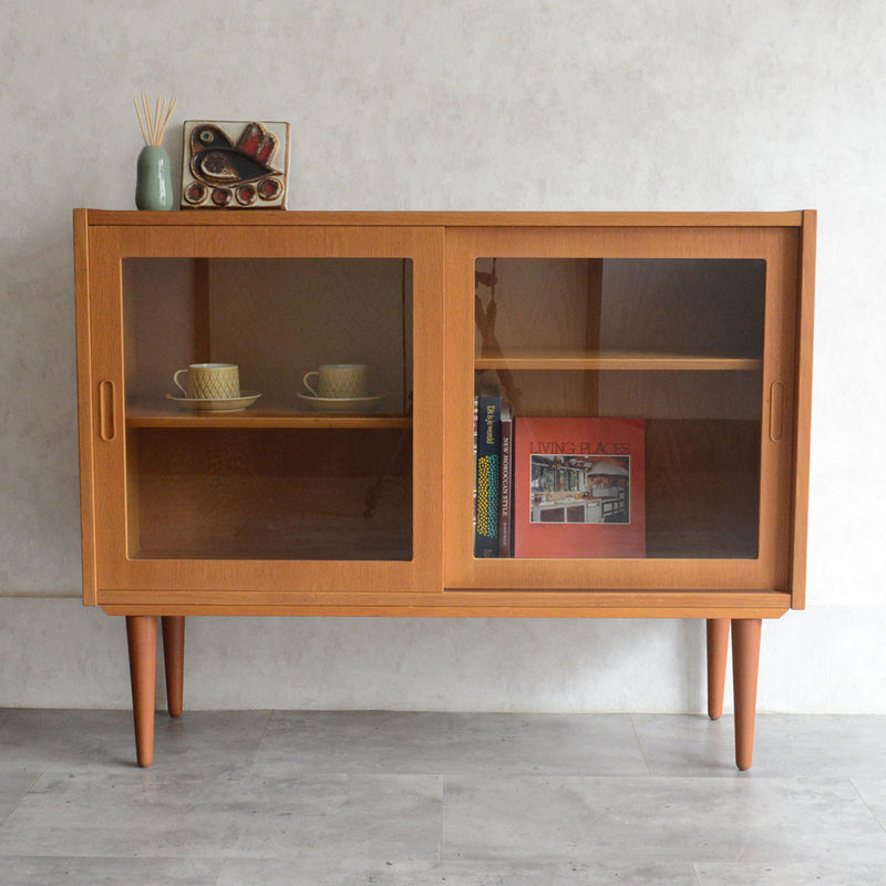 デンマークヴィンテージ Poul Hundbab オーク ガラスキャビネット 8-56