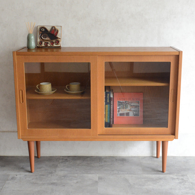 デンマークヴィンテージ Poul Hundbab オーク ガラスキャビネット 8-56