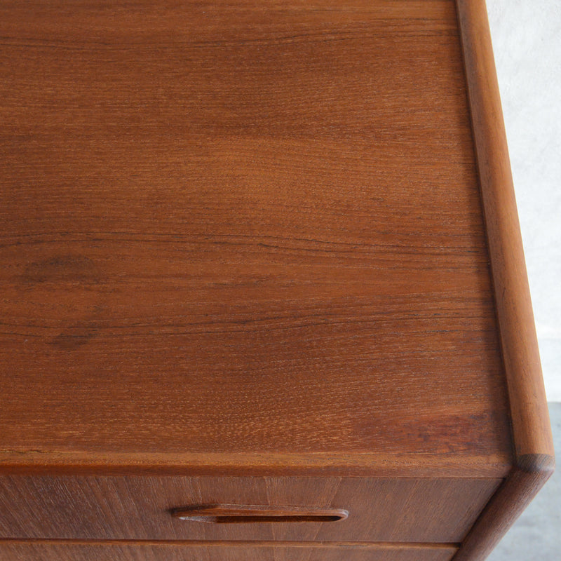 デンマーク ヴィンテージ  チーク ４段チェスト5-146