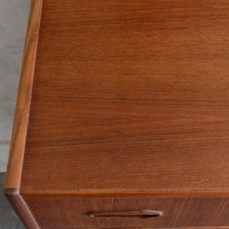 デンマーク ヴィンテージ  チーク ４段チェスト5-146