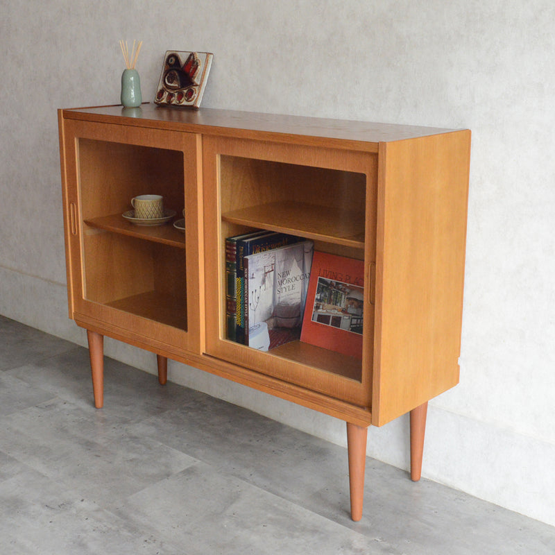 デンマークヴィンテージ Poul Hundbab オーク ガラスキャビネット 8-56