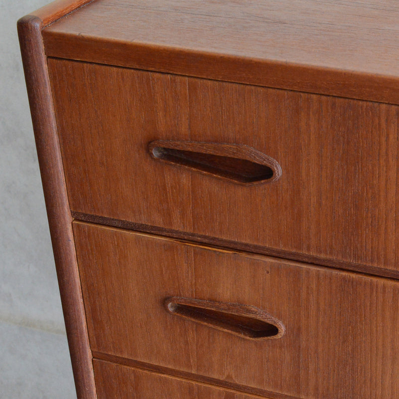 デンマーク ヴィンテージ  チーク ４段チェスト5-146