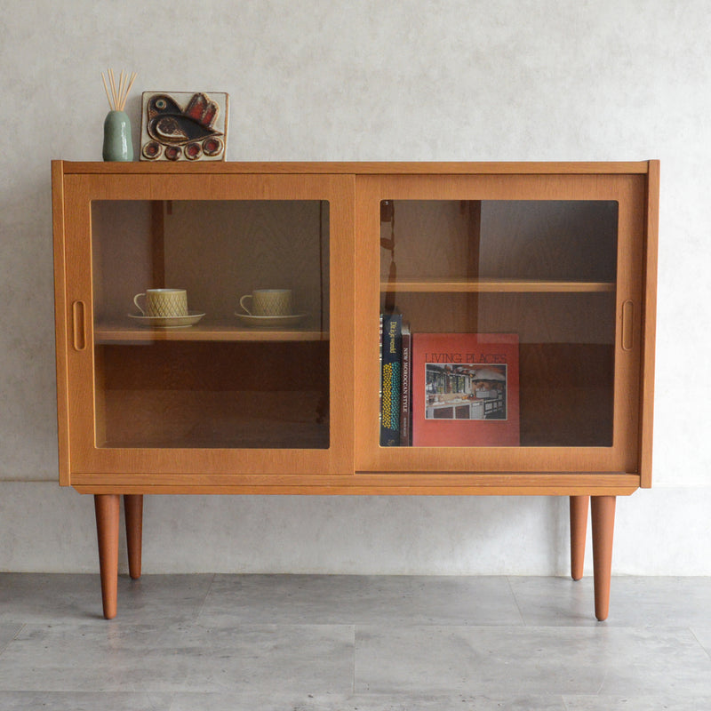 デンマークヴィンテージ Poul Hundbab オーク ガラスキャビネット 8-56