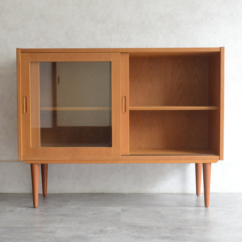 デンマークヴィンテージ Poul Hundbab オーク ガラスキャビネット 8-56