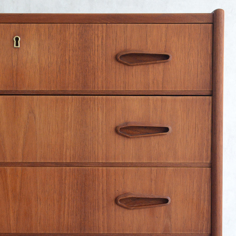 デンマーク ヴィンテージ  チーク ４段チェスト5-146