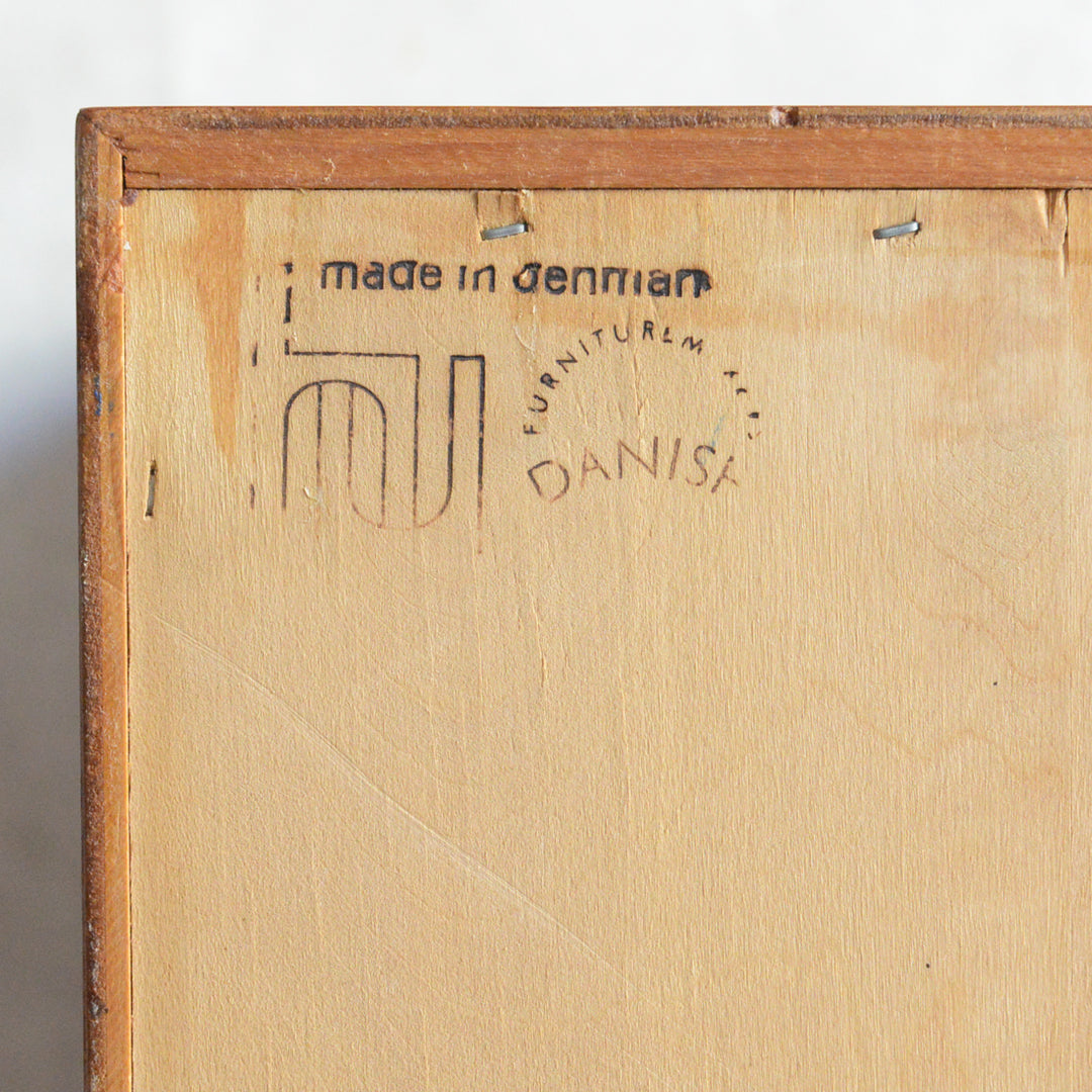 Poul Hundevad デンマークヴィンテージ　 キャビネット(鍵付）5-170