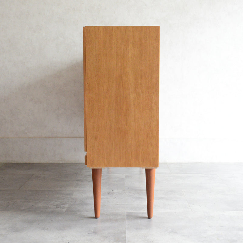 デンマークヴィンテージ Poul Hundbab オーク ガラスキャビネット 8-56