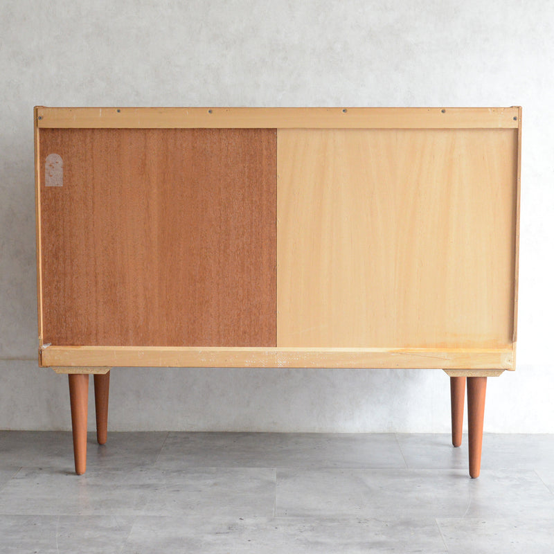 デンマークヴィンテージ Poul Hundbab オーク ガラスキャビネット 8-56