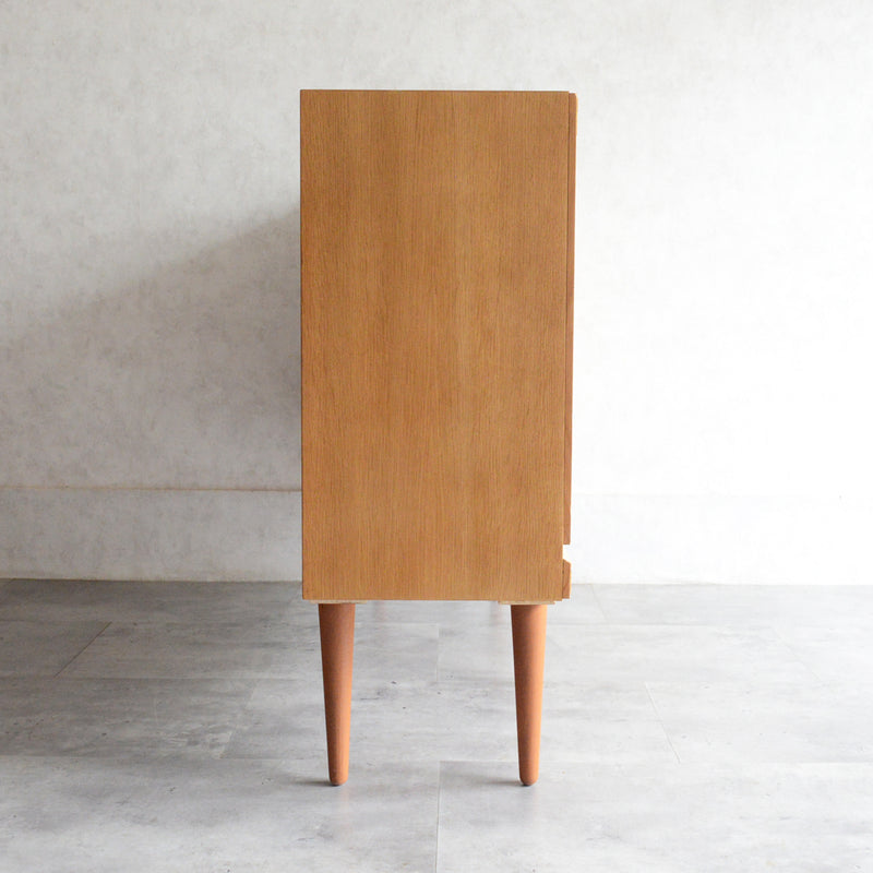 デンマークヴィンテージ Poul Hundbab オーク ガラスキャビネット 8-56