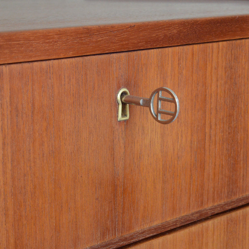 デンマーク ヴィンテージ  チーク ４段チェスト5-146