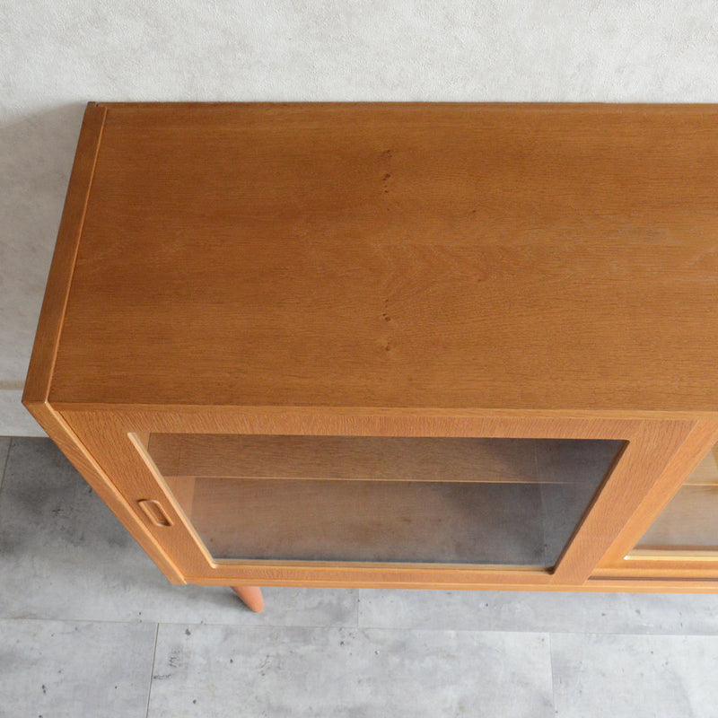 デンマークヴィンテージ Poul Hundbab オーク ガラスキャビネット 8-56