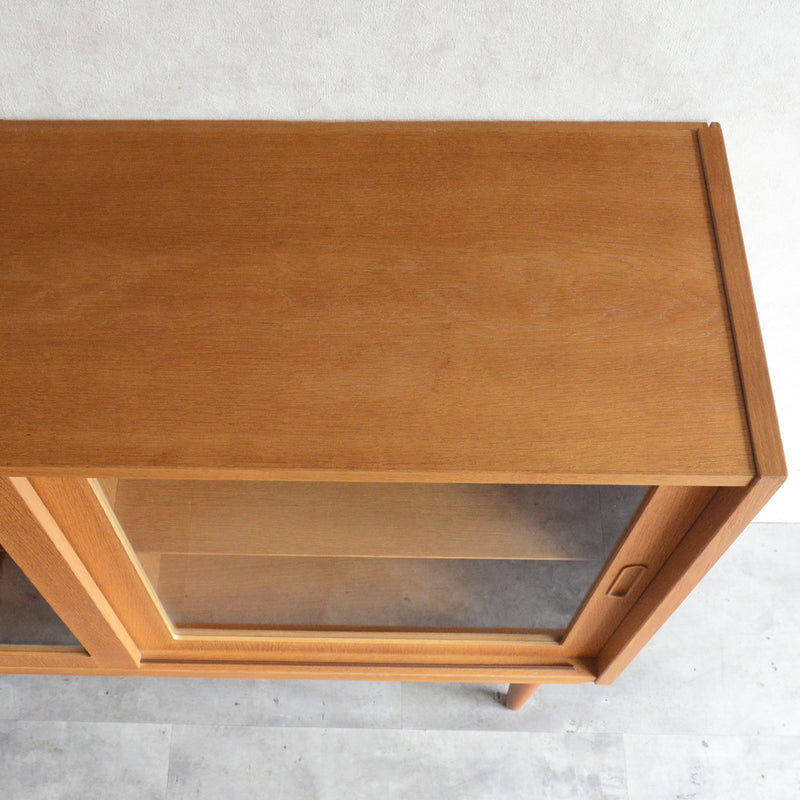 デンマークヴィンテージ Poul Hundbab オーク ガラスキャビネット 8-56