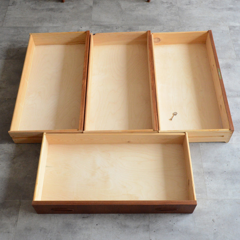 デンマーク ヴィンテージ  チーク ４段チェスト5-146