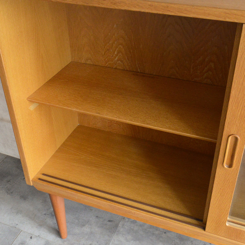 デンマークヴィンテージ Poul Hundbab オーク ガラスキャビネット 8-56