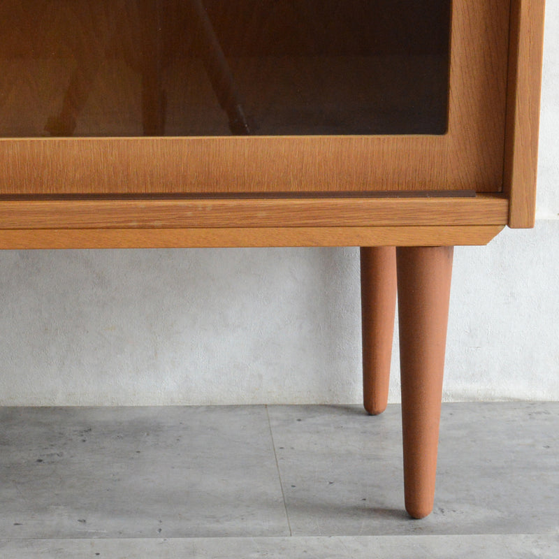 デンマークヴィンテージ Poul Hundbab オーク ガラスキャビネット 8-56