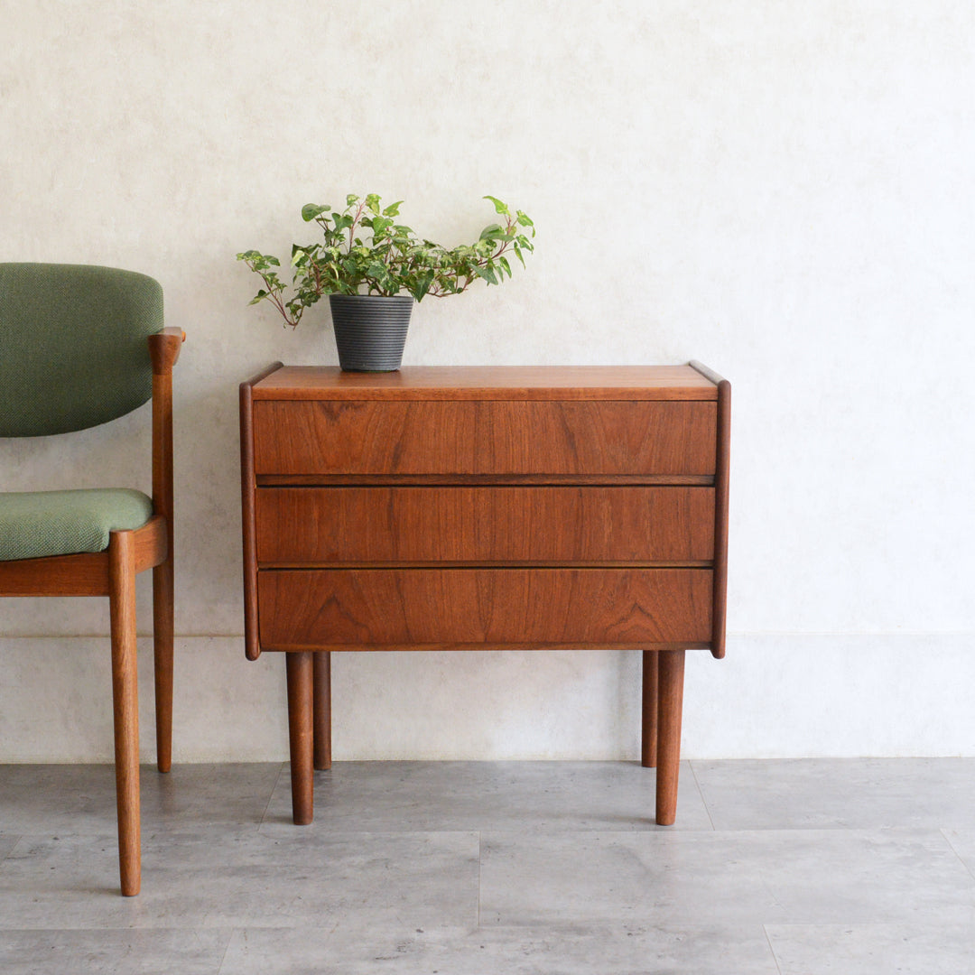 デンマークヴィンテージ  チーク３段チェスト 3-76