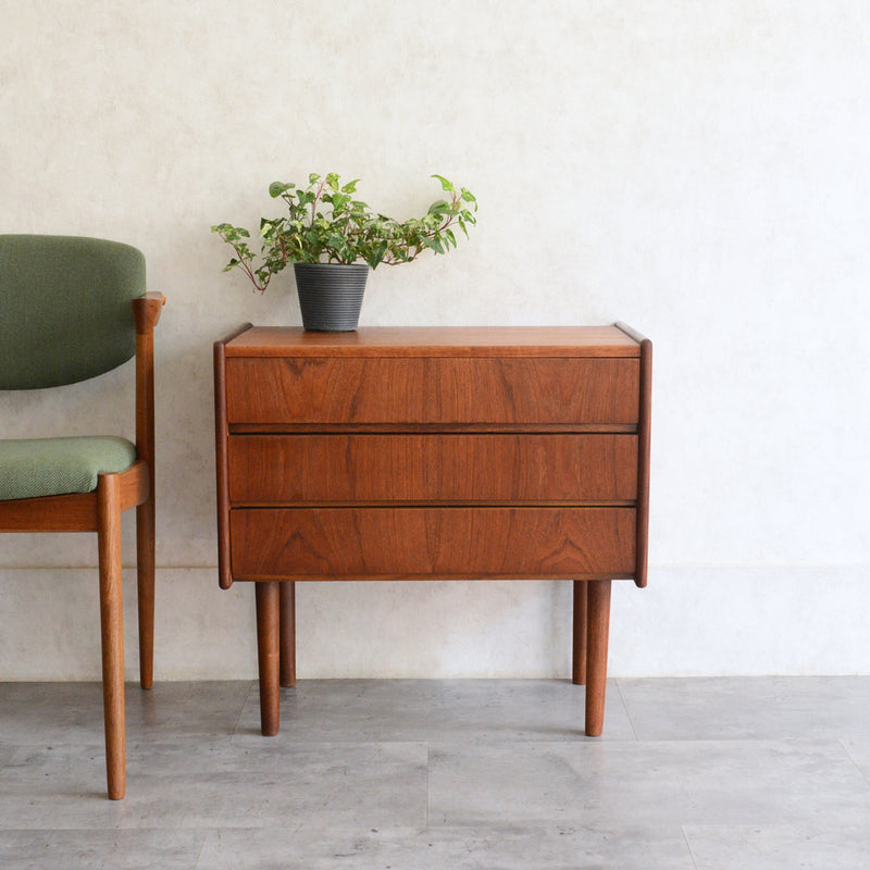 デンマークヴィンテージ  チーク３段チェスト 3-76