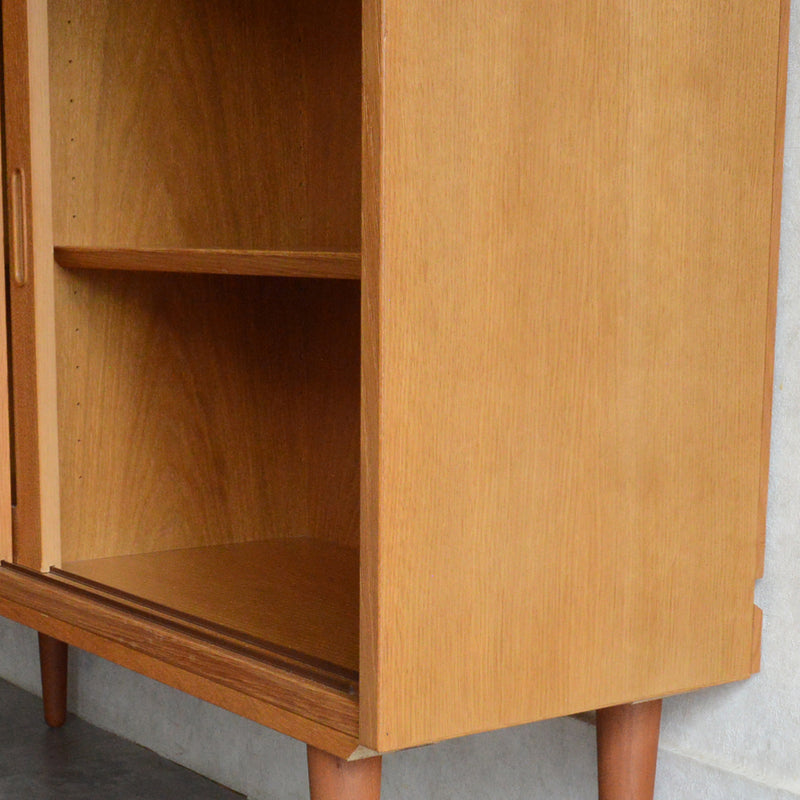 デンマークヴィンテージ Poul Hundbab オーク ガラスキャビネット 8-56