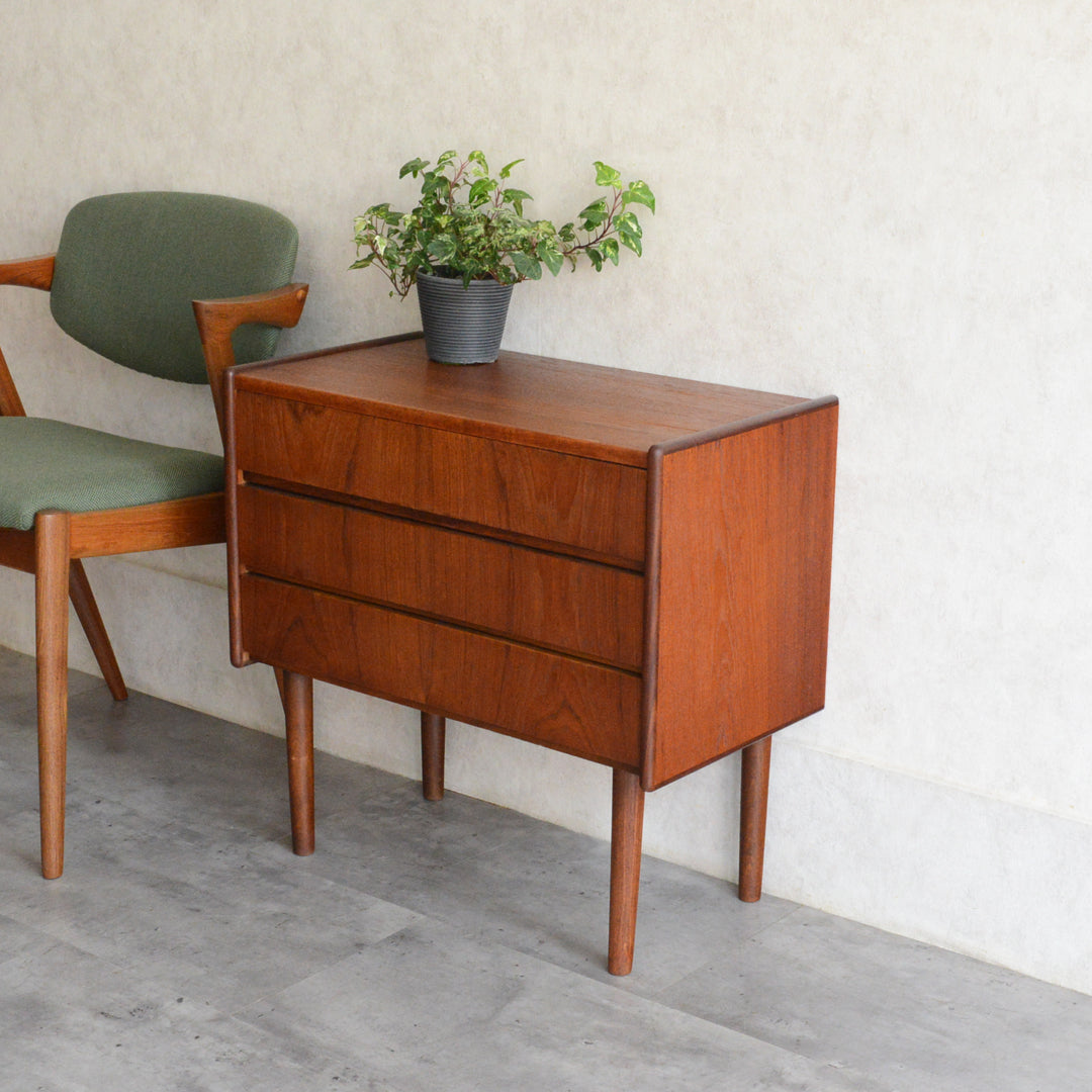 デンマークヴィンテージ  チーク３段チェスト 3-76