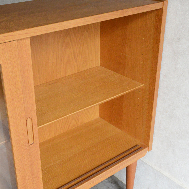 デンマークヴィンテージ Poul Hundbab オーク ガラスキャビネット 8-56