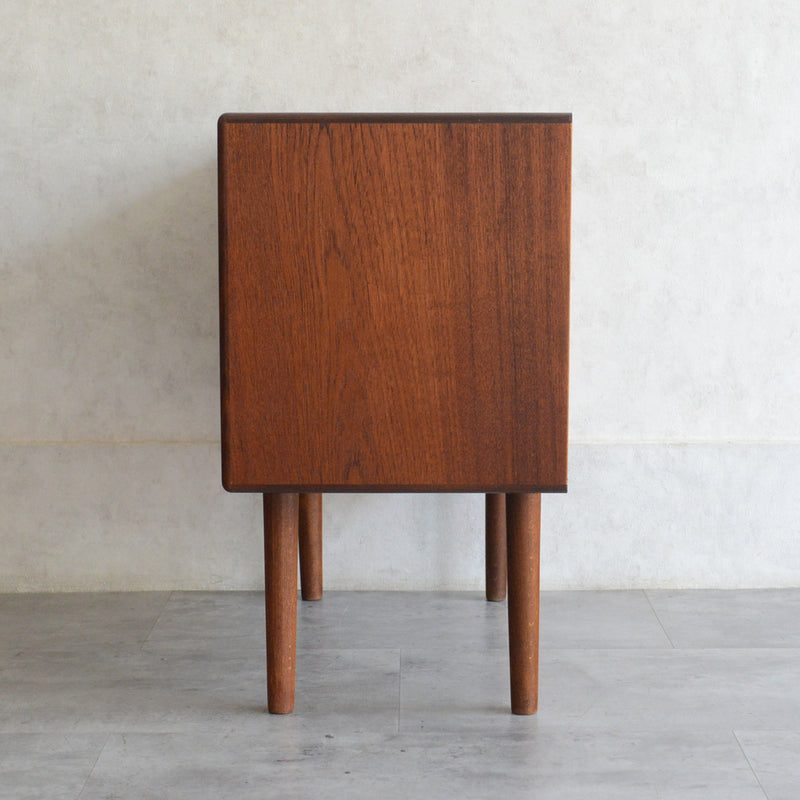 デンマークヴィンテージ  チーク３段チェスト 3-76