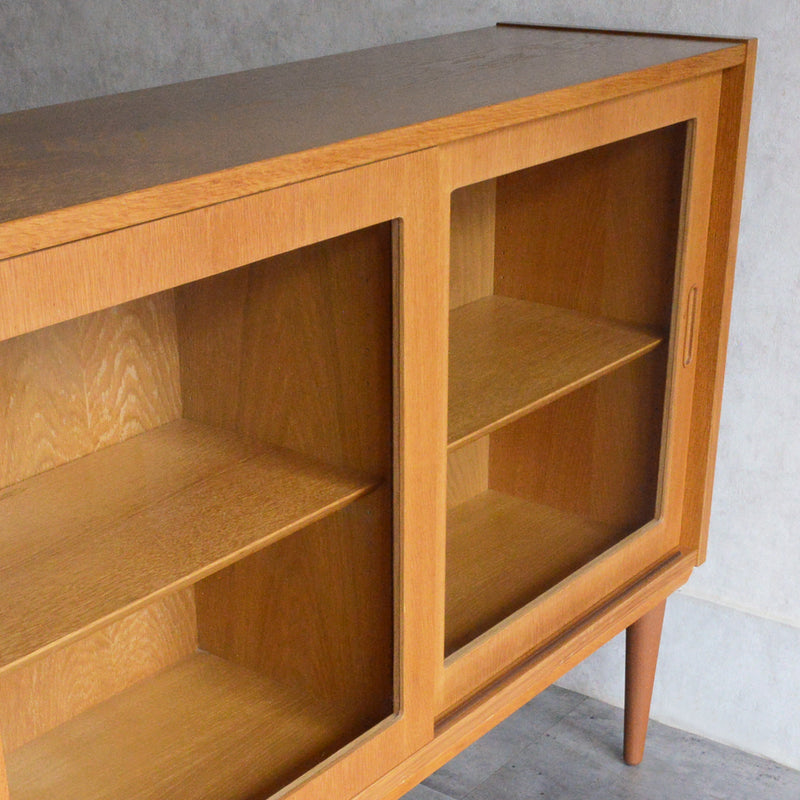デンマークヴィンテージ Poul Hundbab オーク ガラスキャビネット 8-56