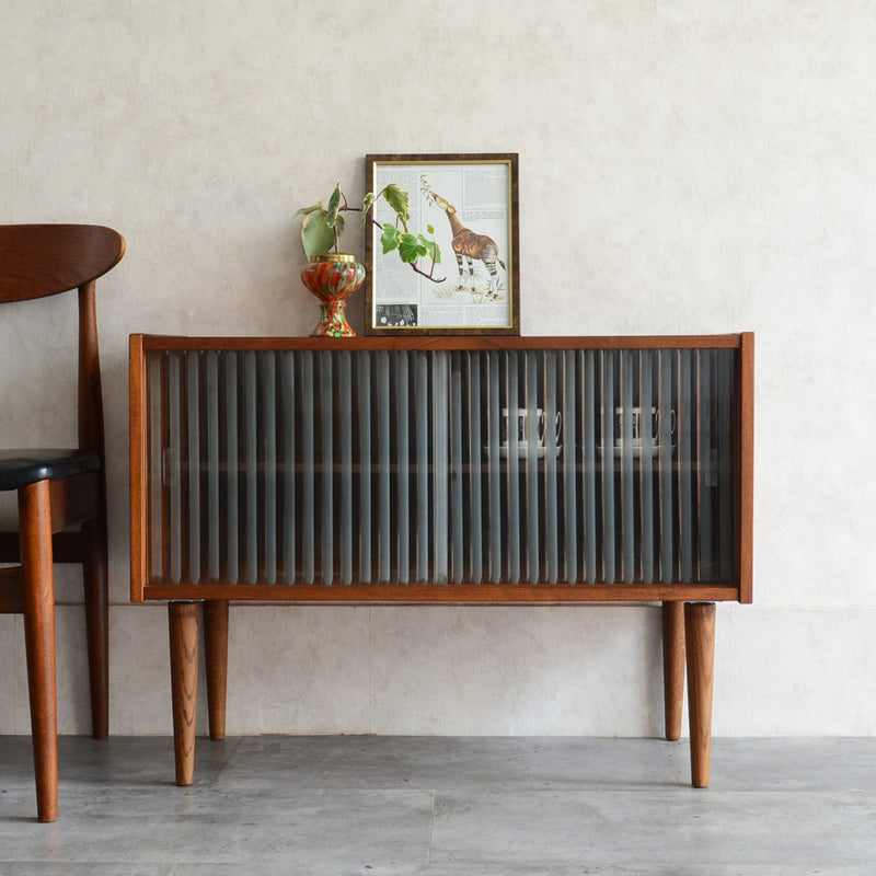 デンマーク ヴィンテージ　チーク ガラスキャビネット 5-14