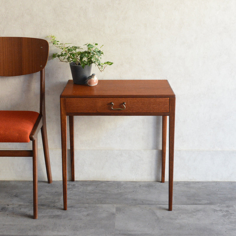 デンマーク ヴィンテージ チーク サイドテーブル 5-173 (抽斗付）