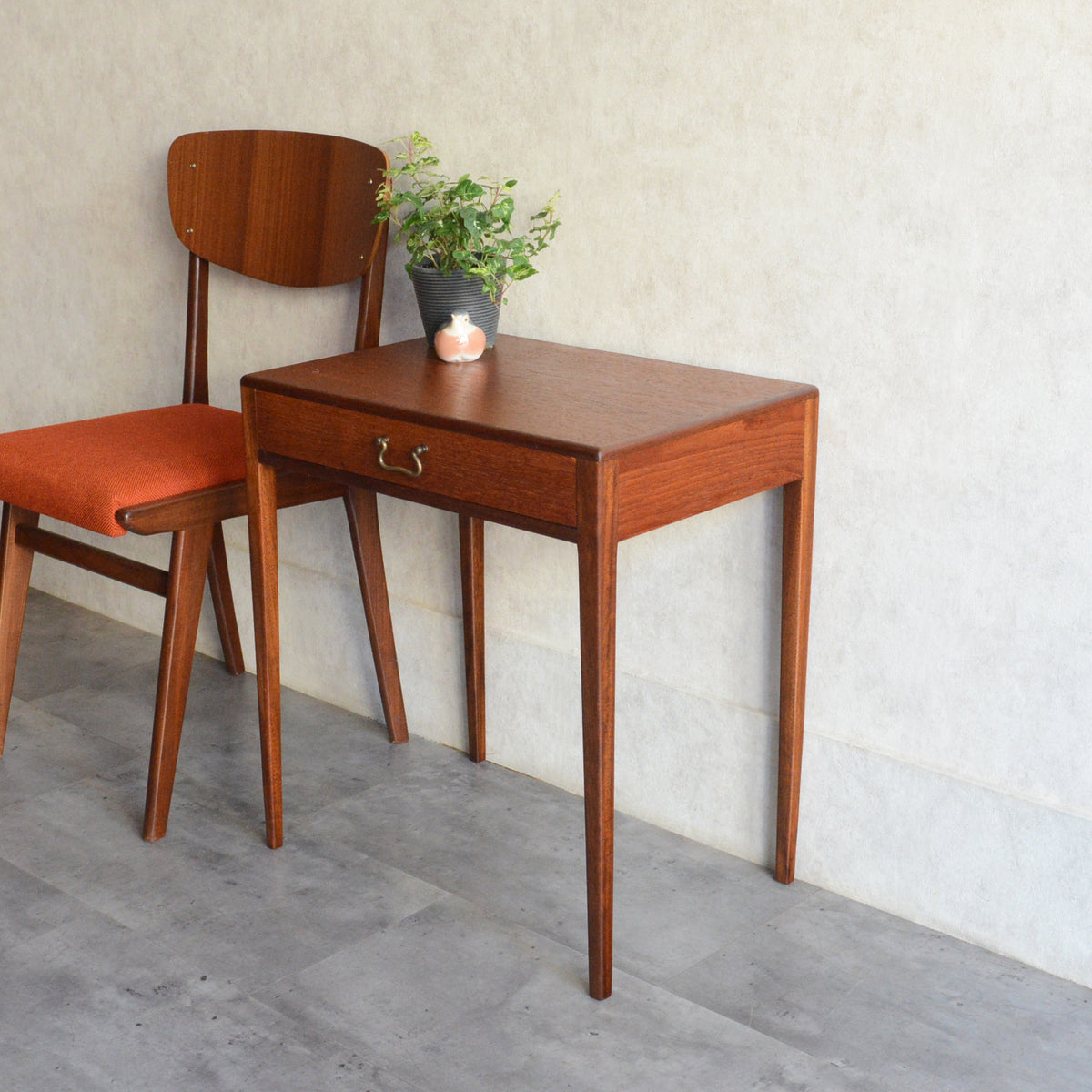 デンマーク ヴィンテージ チーク サイドテーブル 5-173 (抽斗付）