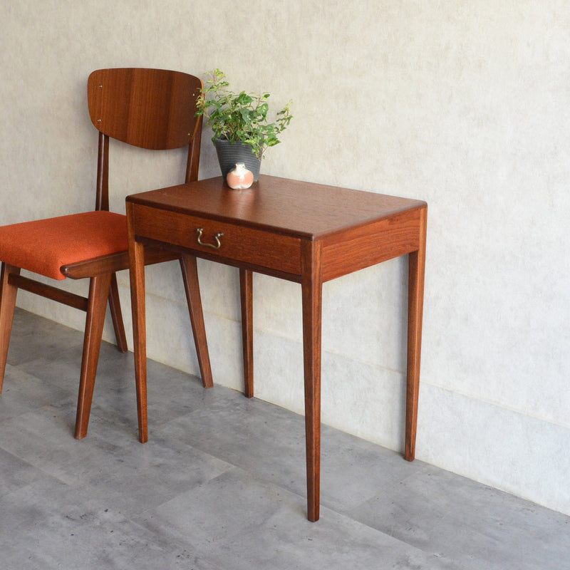 デンマーク ヴィンテージ チーク サイドテーブル 5-173 (抽斗付）