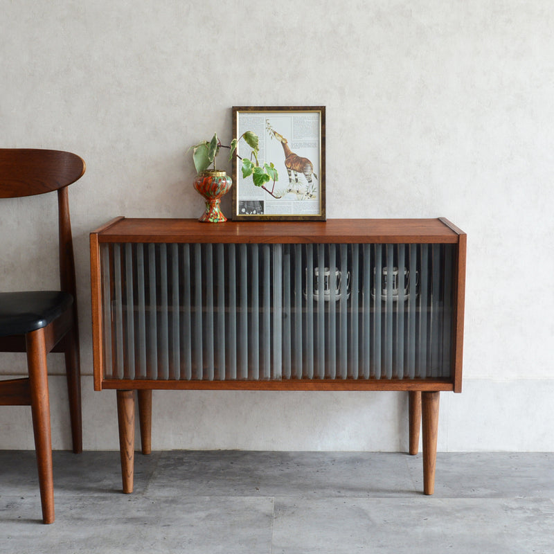 デンマーク ヴィンテージ　チーク ガラスキャビネット 5-14