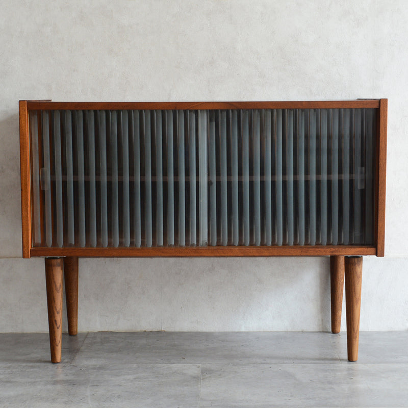 デンマーク ヴィンテージ　チーク ガラスキャビネット 5-14