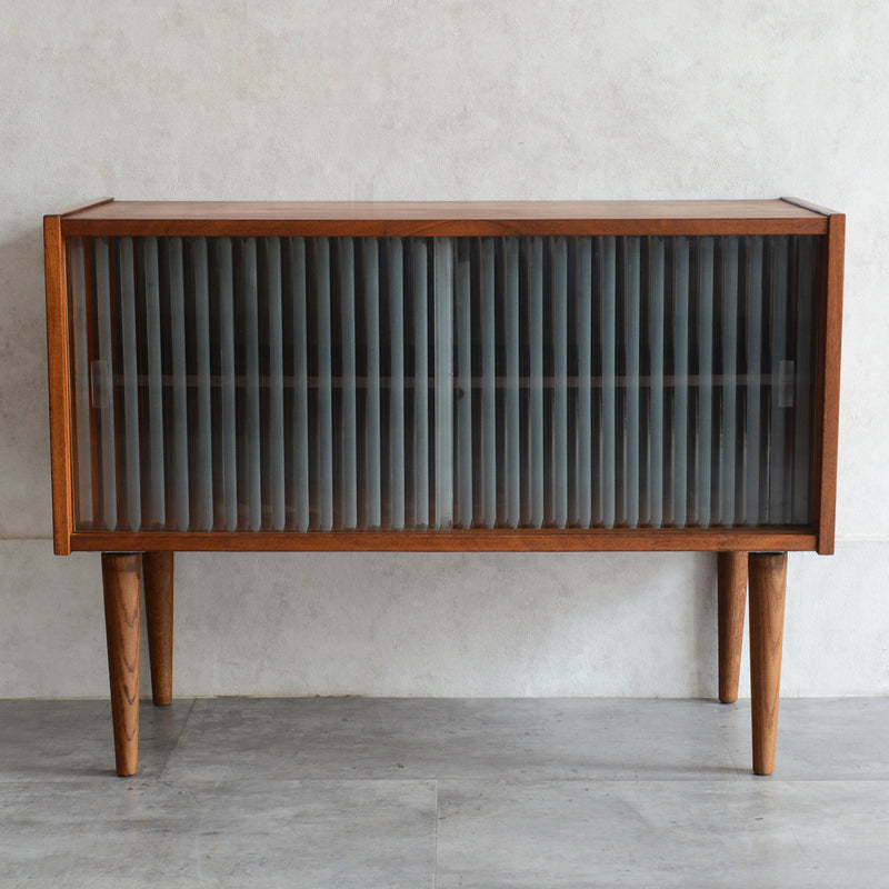 デンマーク ヴィンテージ　チーク ガラスキャビネット 5-14