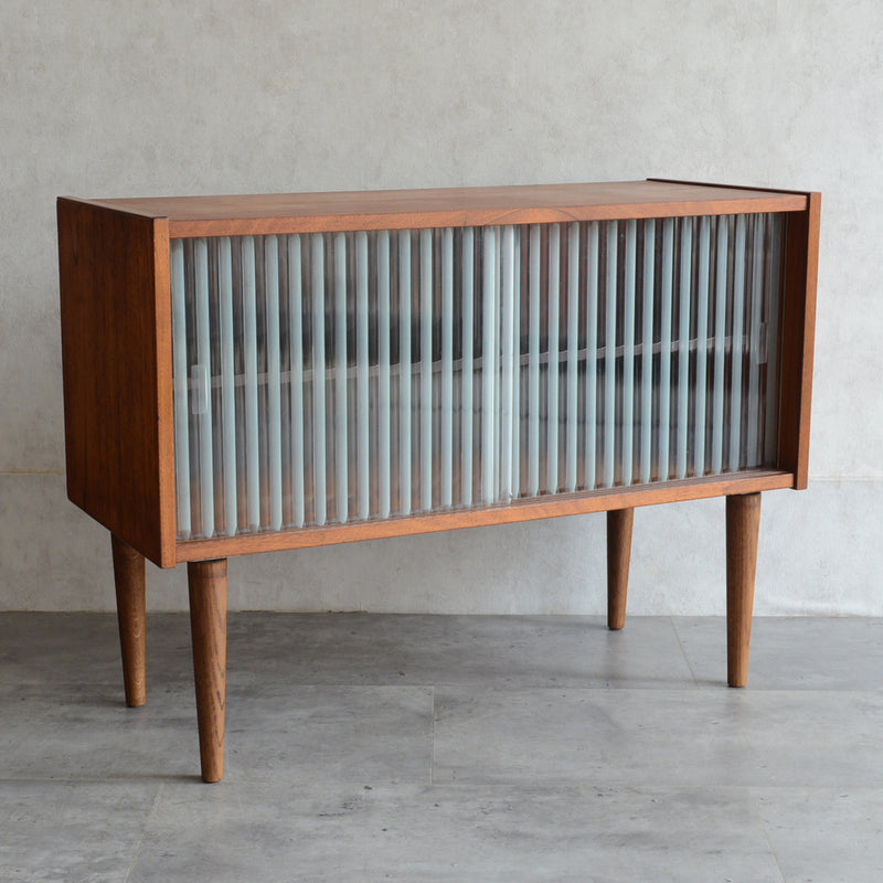 デンマーク ヴィンテージ　チーク ガラスキャビネット 5-14