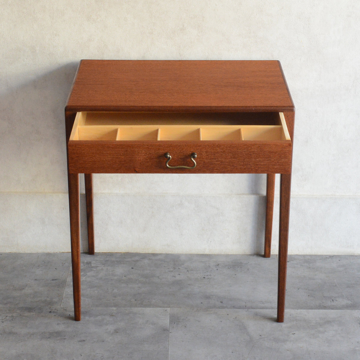 デンマーク ヴィンテージ チーク サイドテーブル 5-173 (抽斗付）