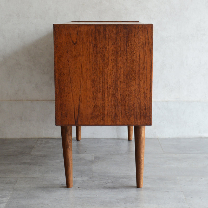 デンマーク ヴィンテージ　チーク ガラスキャビネット 5-14