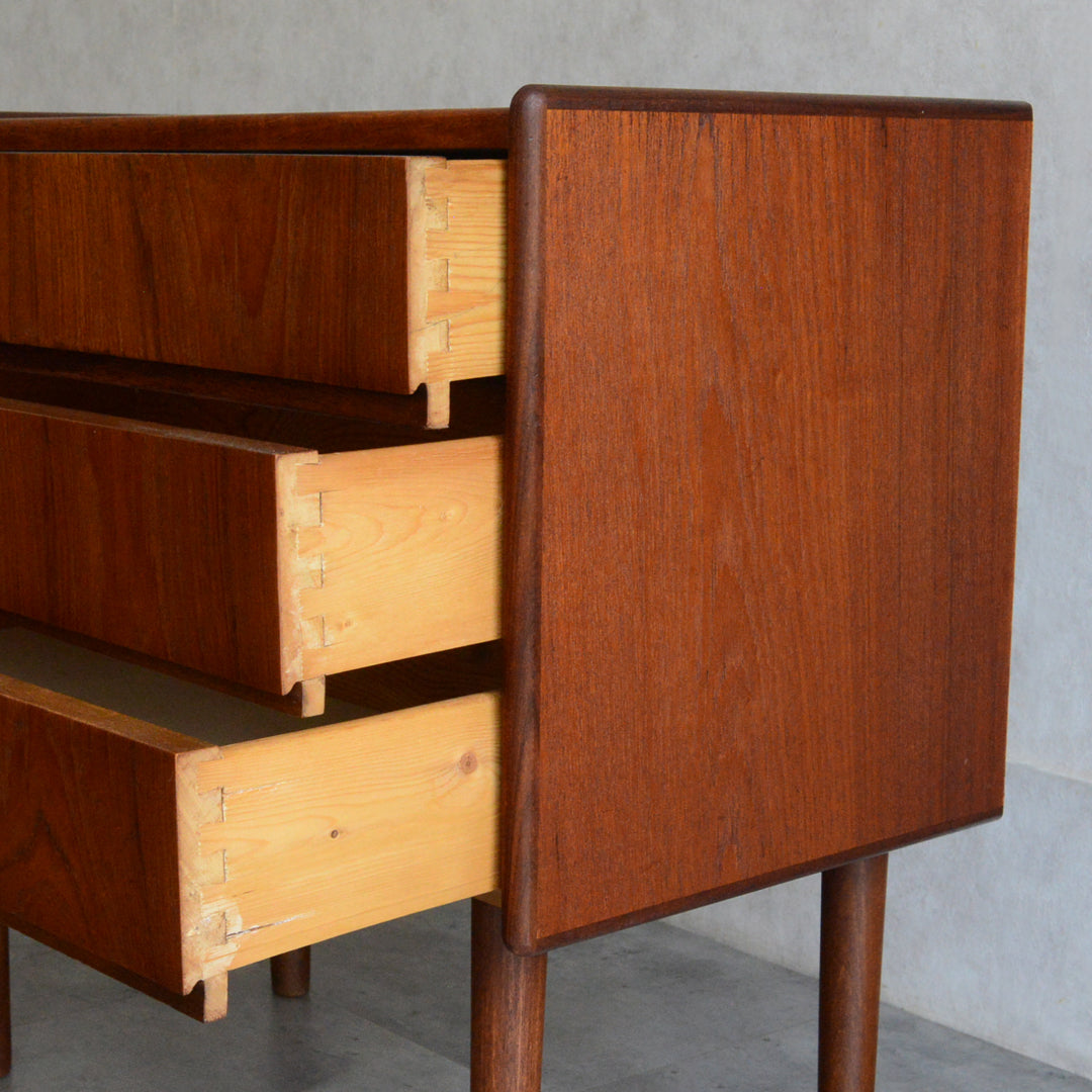 デンマークヴィンテージ  チーク３段チェスト 3-76